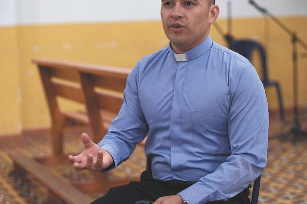 Javier Porras, el joven párroco contra el que iba el atentado en Caldono, Cauca