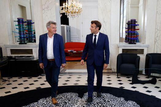 El líder de los comunistas, Fabien Roussel, a la salida de su encuentro con el presidente, Emmanuel Macron.