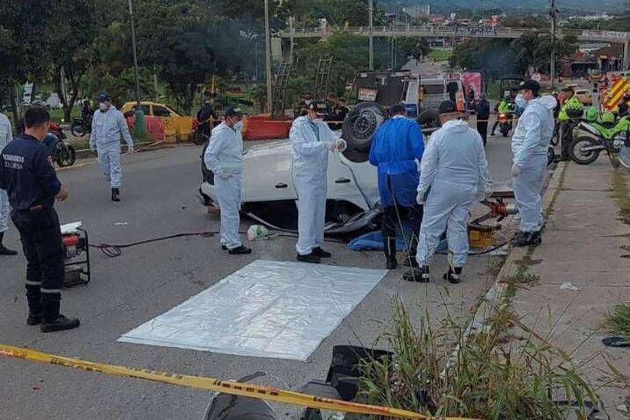 Dos personas perdieron la vida, mientras tres resultaron heridas tras un accidente frente a un centro comercial en Piedecuesta (Santander).