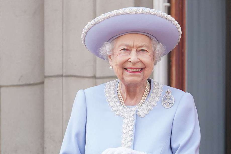 La reina Isabel II en el balcón del Palacio de Buckingham durante  el desfile de su cumpleaños, que se realizó en junio de este año.