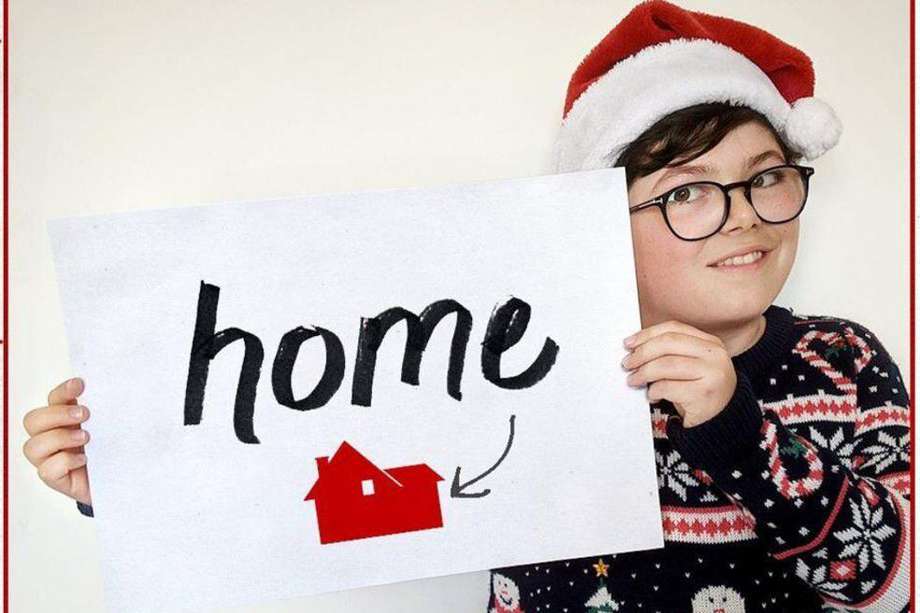 "Home Sweet Home Alone" es una nueva aventura de la franquicia “Mi pobre angelito” protagonizada por Ellie Kemper, Rob Delaney, Archie Yates, Aisling Bea y Kenan Thompson.