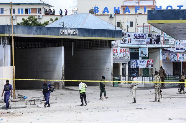 Ataque yihadista deja al menos doce personas muertas en hotel de Somalia