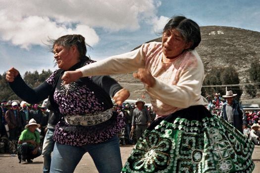 La tradición peruana de recibir el año a puñetazos