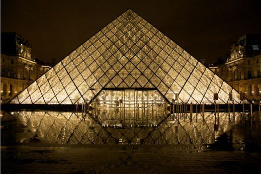 El Museo el Louvre de París, el mayor del mundo, ya cerró durante el primer confinamiento y ahora lleva cerrado desde finales de octubre. 