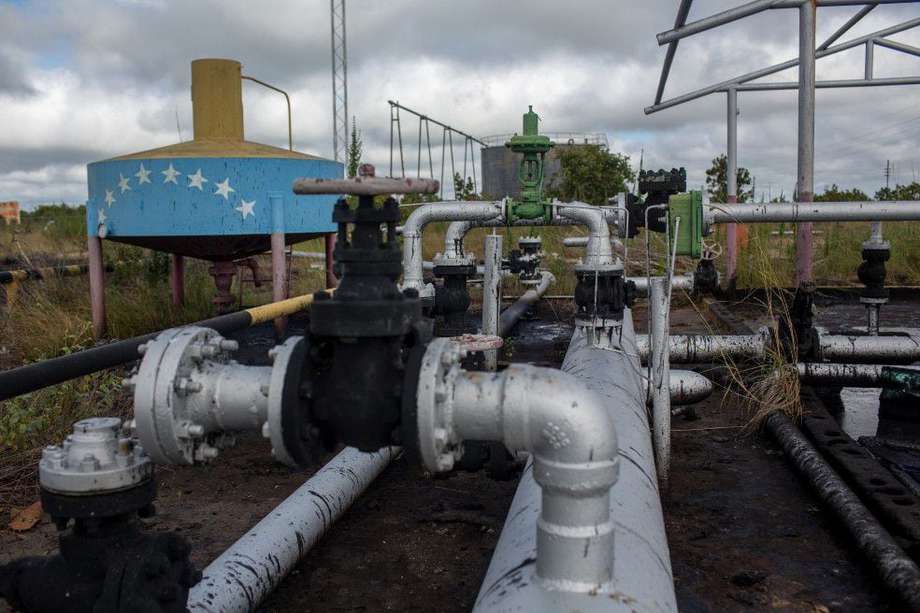 Una instalación abandonada de PDVSA en el campo petrolero Melones en El Tigre, Venezuela.