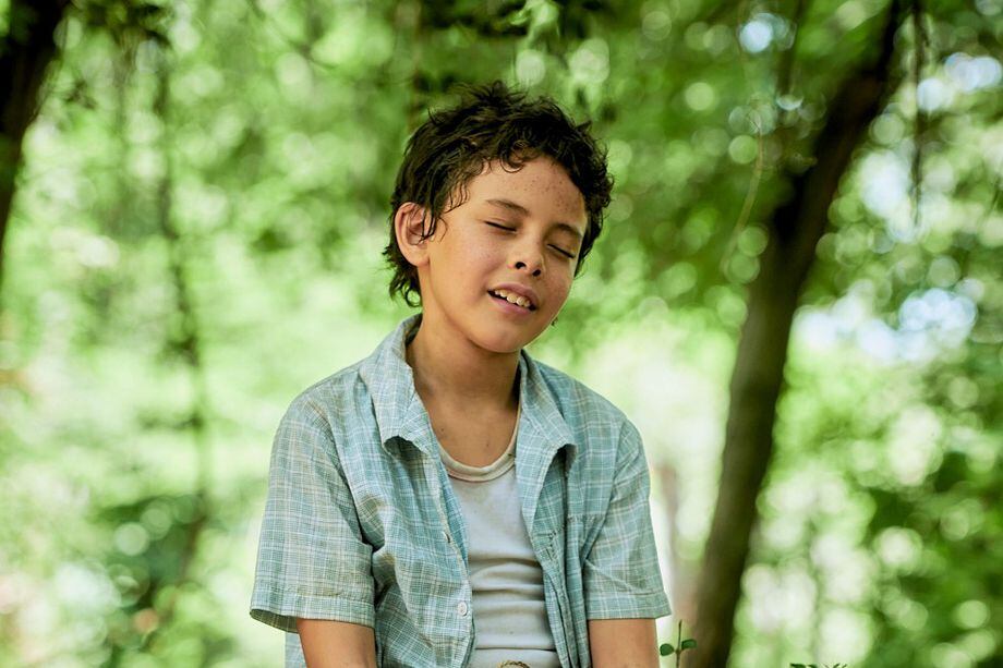 El pequeño que hizo su debut actoral interpretando a Leandro Díaz en su etapa de niñez, heredó el talento de su padre, quien, además de actor, también es cantante. Conócelos aquí.