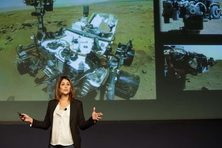 Diana Trujillo, colombiana que lideró la primera transmisión de la NASA en español, durante el amartizaje del Rover Perseverance.