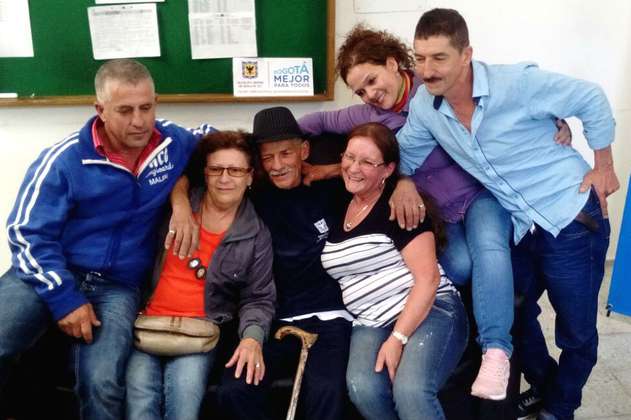 Así fue el feliz reencuentro de abuelo maltratado en Bogotá con su familia