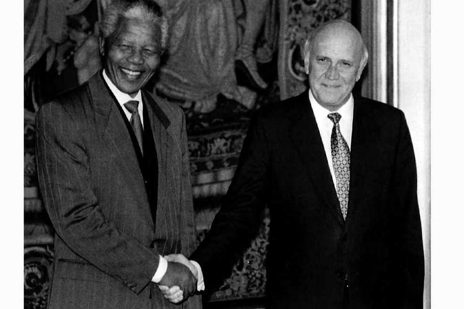 Nelson Mandela y Frederik de Klerk lograron un acuerdo de paz en Sudáfrica en 1992. /AFP