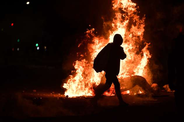Noche de disturbios en San Victorino en medio de redadas contra el contrabando