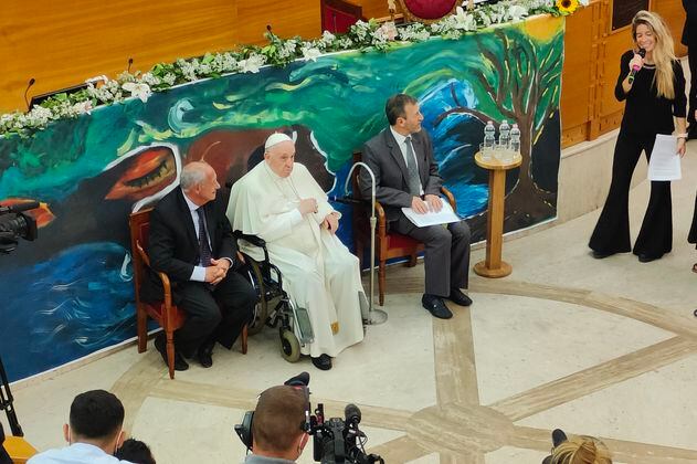 Con Ronaldinho y U2, el Papa Francisco lanza proyecto para proteger el ambiente