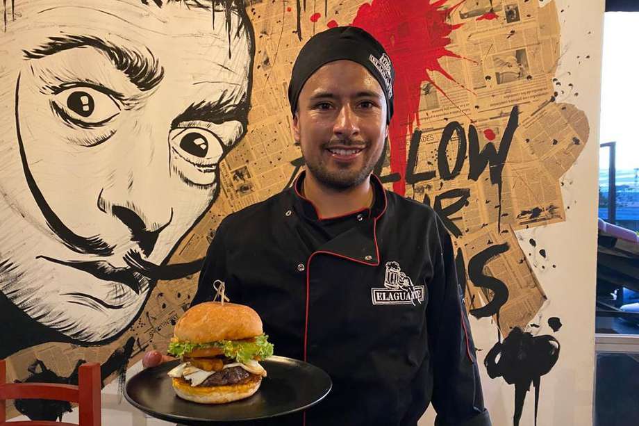 Él es Bladimir Obando, el chef que encontró en la fusión del hogao, el plátano maduro y la cerveza, la receta perfecta para postularse al Burger Máster 2022.