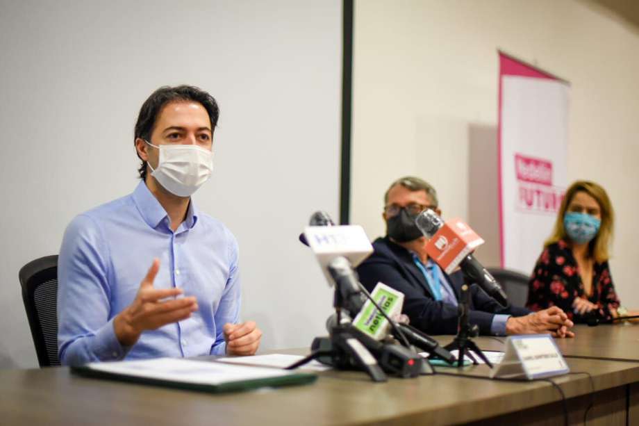 El Alcalde de Medellín, Daniel Quintero, decidió aplicar un aislamiento total en la Comuna 10 para prevenir la propagación del virus. 