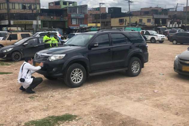 Con pistolas atracaron a dos periodistas en el occidente de Bogotá y robaron su camioneta