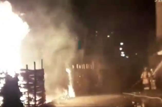 Fuga de gas provocó grave incendio y cortes del servicio en el centro de Cali