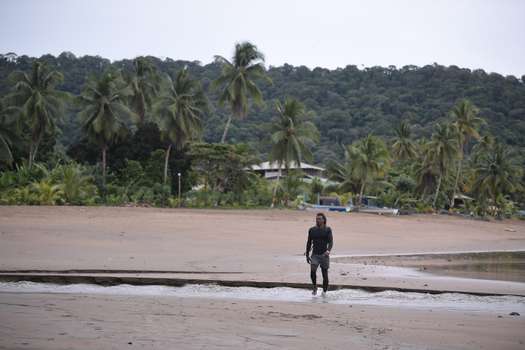 Diferentes aspectos de este corregimiento costero ubicada en el Municipio de Bahía Solano, Chocó: Playa, mar, aves, paisajes, habitantes.