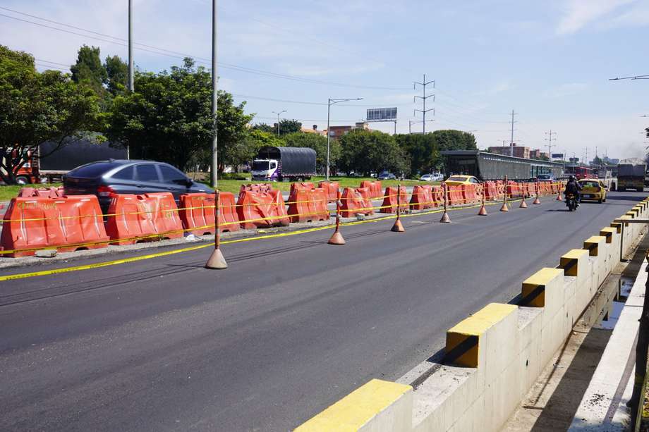 Estos proyectos tienen como objetivo principal corregir la reducción del espacio de movilidad con la construcción y habilitación de un nuevo carril a la altura de las estaciones de TransMilenio de la calle 146 y Toberín.
