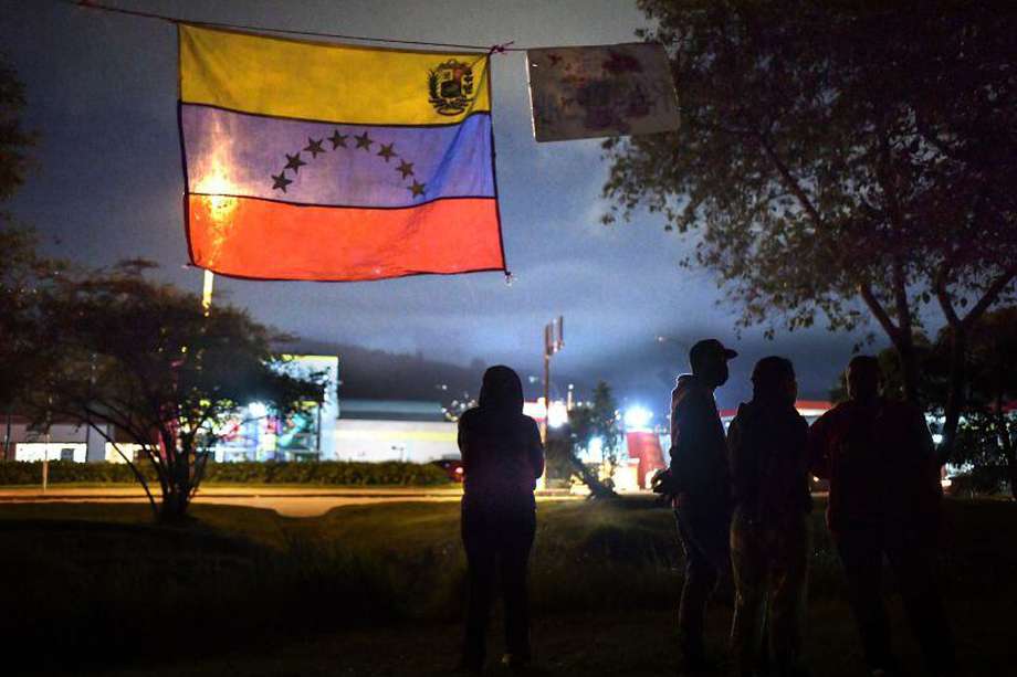 Venezolanos en autopista norte
