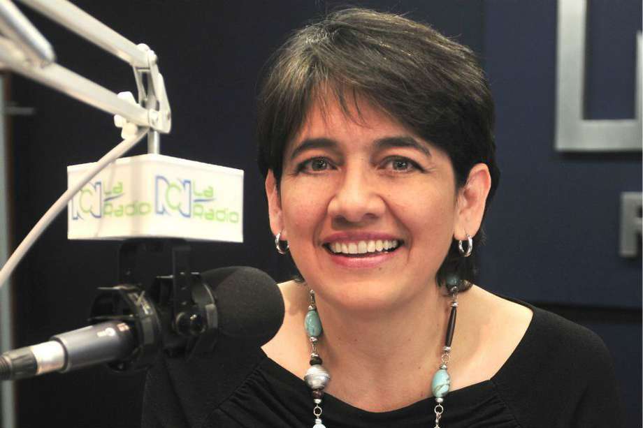 Yolanda Ruiz ante el micrófono: su pasión y profesión. 