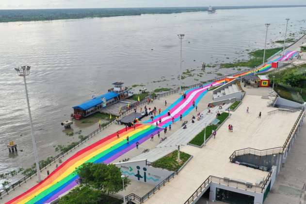 Fotos: en Barranquilla extendieron la bandera LGBTI más larga de Latinoamérica
