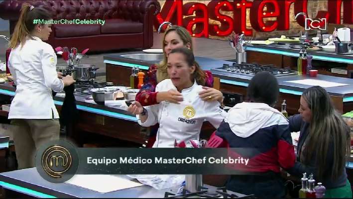 “Me volé el dedo”: Carolina Acevedo sufrió grave accidente en ‘MasterChef’