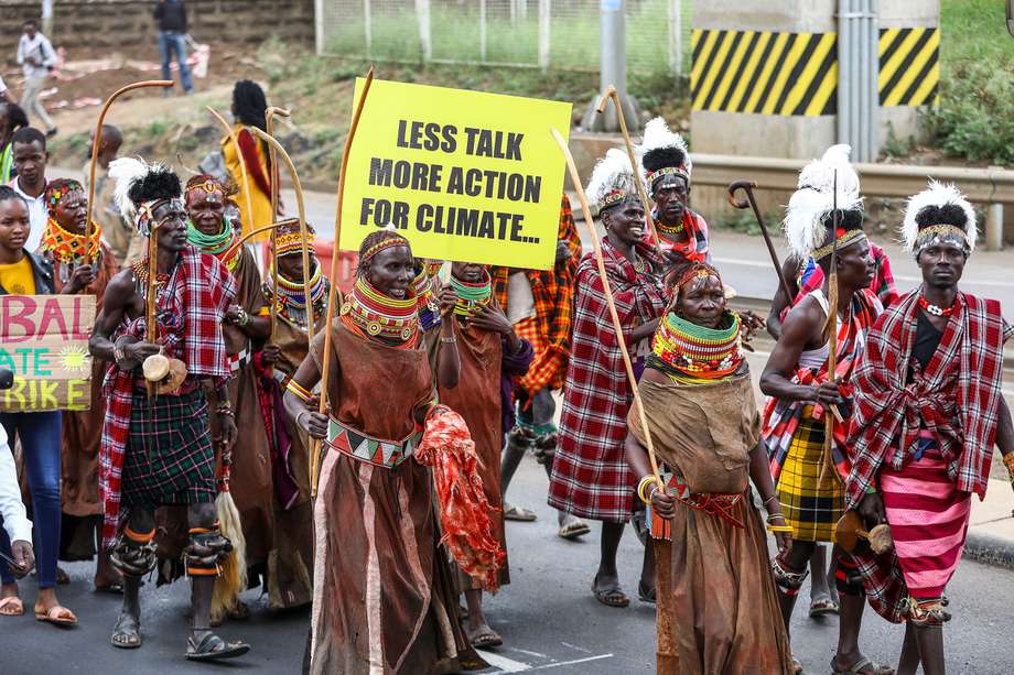 Activistas y comunidades nativas se manifestaron contra la exclusión de grupos marginales de la Cumbre Climática. En la foto, integrantes de la comunidad Turkana, una de las más afectadas por la sequía.
