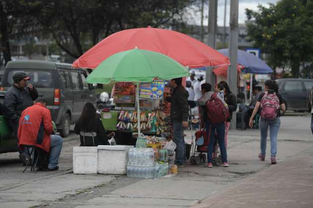Policía prohíbe a sus uniformados adquirir productos de vendedores informales