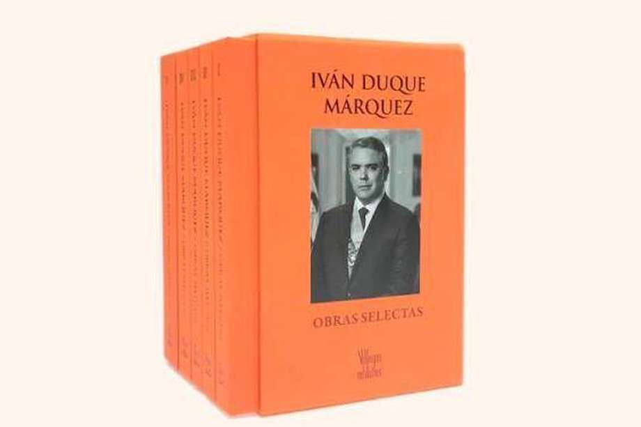 "Una edición de cinco volúmenes lujosamente empastados, en los que se recogen su pensamiento político", así habla Villegas Editores de las "obras selectas" de Iván Duque.