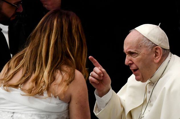 El papa Francisco pide a los padres no condenar a sus hijos homosexuales