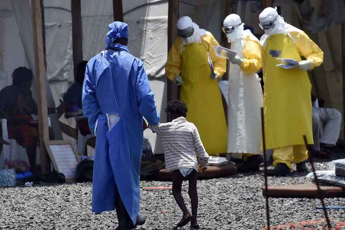 Estados Unidos empezará a examinar a viajeros de Uganda para detectar ébola