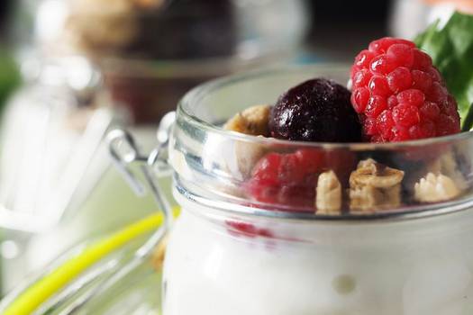 El yogur casero es una fuente de vitaminas del grupo B y A.
