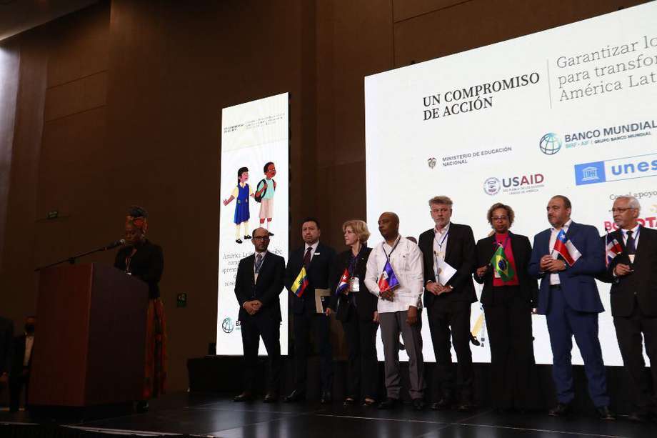 Ministros y expertos en educación de más de 15 países de la región se dieron cita en Bogotá en el evento 'Un compromiso de acción por la Educación'.