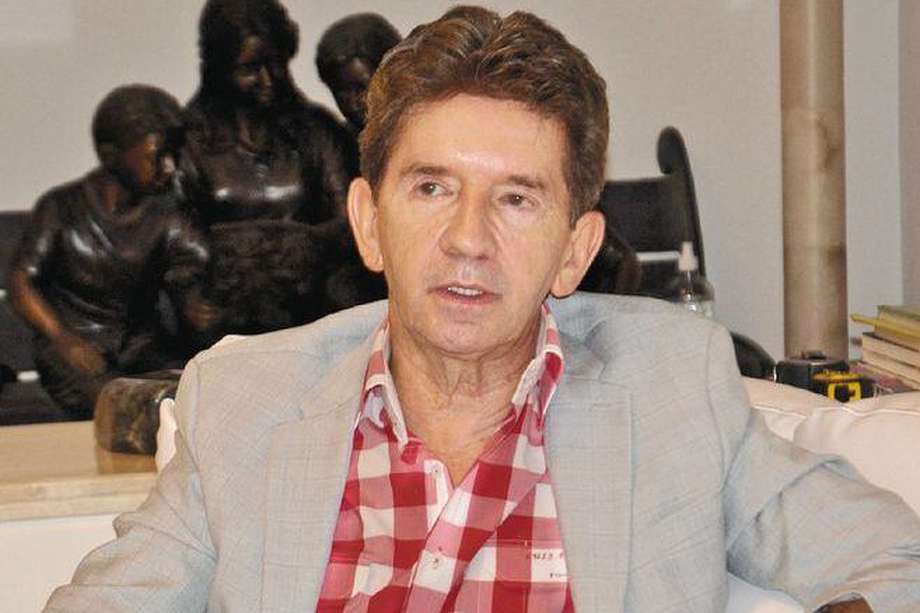 El exgobernador de Antioquia Luis Pérez se inscribió en la Registraduría para recoger firmas para su candidatura presidencial de 2022. /Cortesía