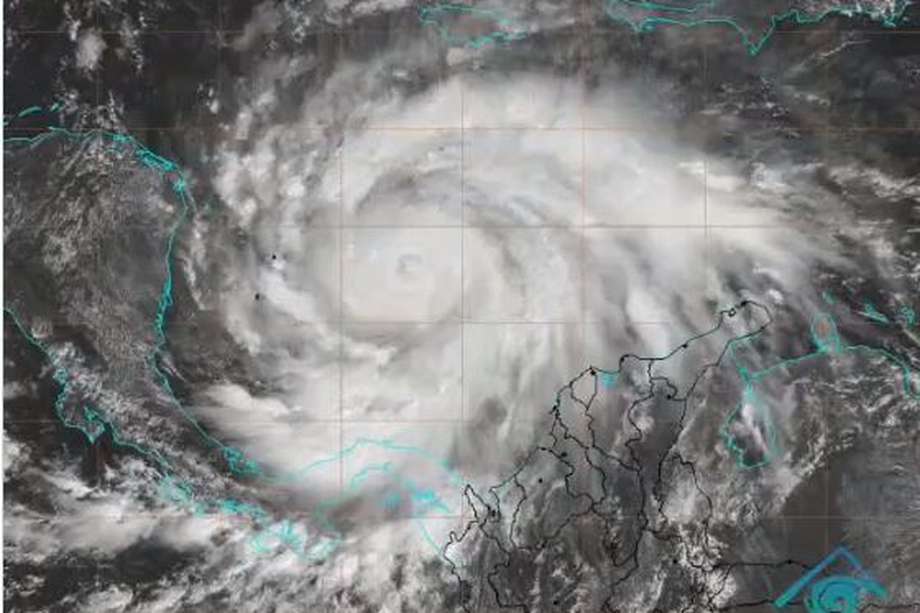 Sería posible que continúe fortaleciéndose y en las próximas 24 o 48 horas alcance la categoría de huracán mayor.
