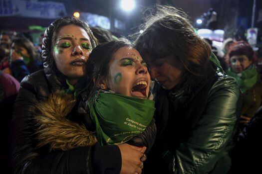 AFP / Manifestaciones en Argentina luego de que el senado votara en contra de la legalización del aborto.