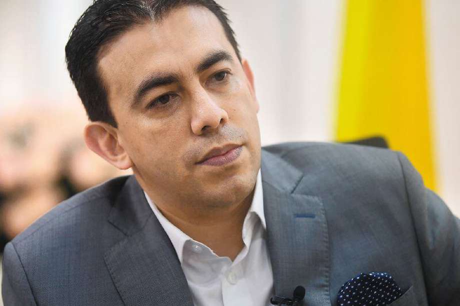 Vega Rocha fue elegido registrador en octubre de 2019. Previamente estuvo en el Consejo Electoral.