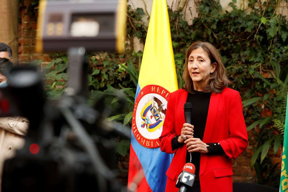 La candidata Ingrid Betancourt reclamó que en Colombia "nos hemos vuelto complacientes con la corrupción y las maquinarias". 
