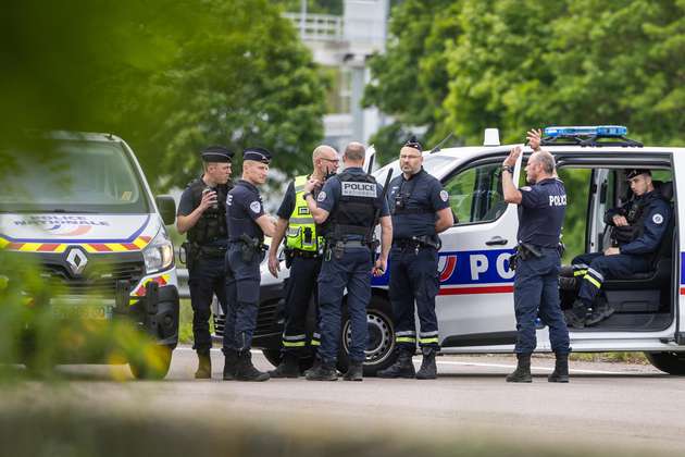 Francia: dos guardias muertos en medio de la fuga de un preso que iba en un furgón