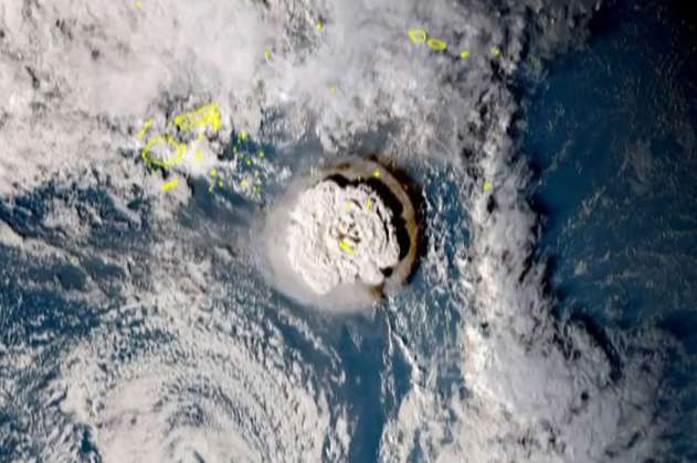 Erupción de volcán submarino provocó tsunami en Tonga y alerta en Estados Unidos