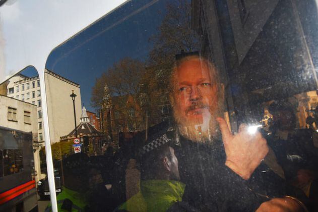 Assange tendrá que seguir en prisión mientras espera el juicio de extradición a EE.UU.