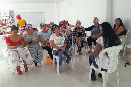 Por medio de talleres, las asociaciones de mujeres capacitan a las habitantes de Putumayo sobre sus derechos y las herramientas para protegerlos. / Cortesía Asomunep