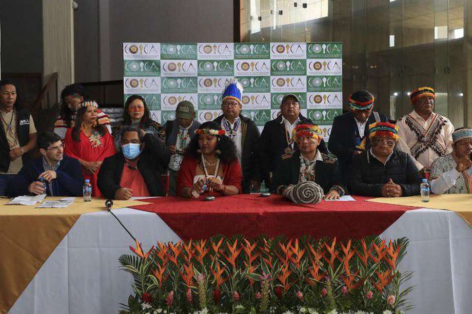 Miembros de la Coica en rueda de prensa en Quito.