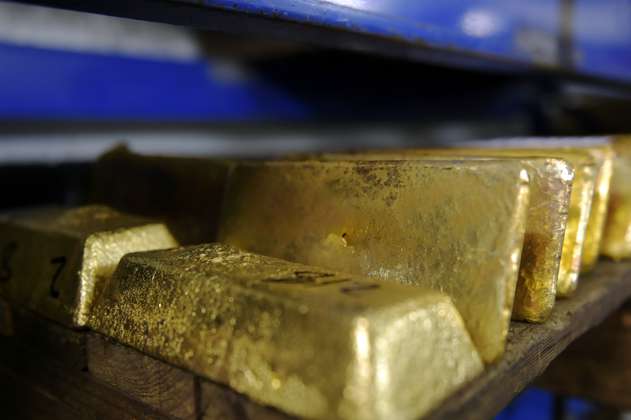 Oro marca su peor racha en cinco años ante avance del dólar