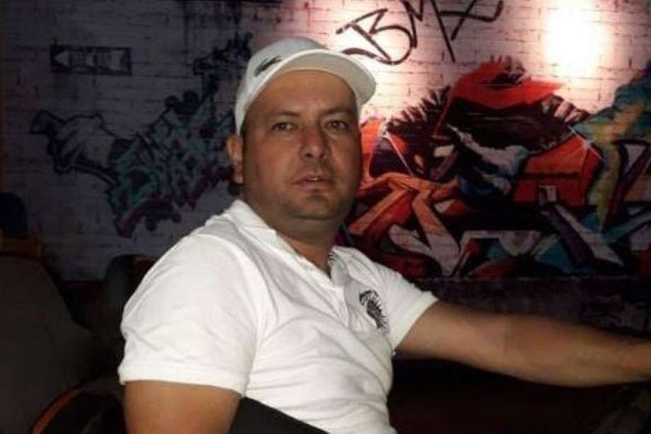 Juan Carlos Cassanova Ochoa, de 46 años, se encontraba en su local comercial en el barrio Girardot cuando fue abordado por hombres armados.