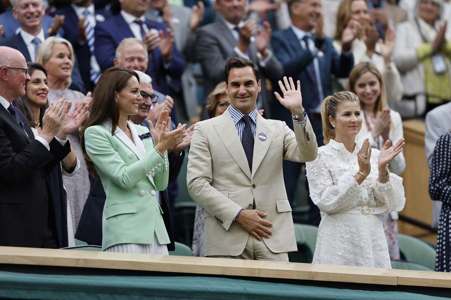 Roger Federer, tras su retiro, en la cancha de Wimbledon.
