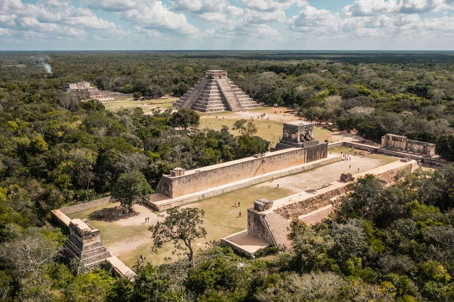 Las ciudades Mayas, llena de majestuosos templos y pirámides fueron principalmente centros ceremoniales.