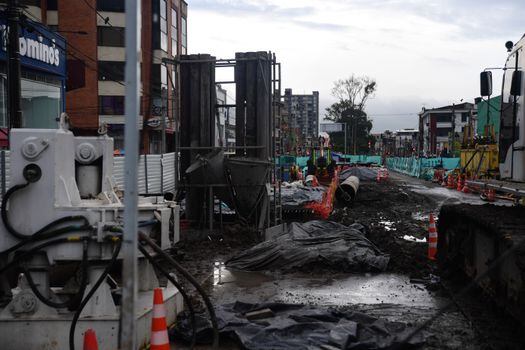 Obras para la construcción de la primera fase del Metro de Bogotá en la Calle 72 con avenida Caracas
