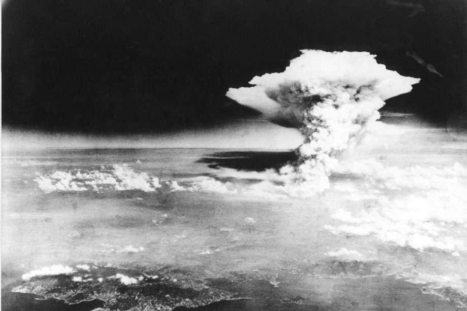 La bomba atómica fue lanzada por primera vez sobre Hiroshima el 6 de agosto de 1945.