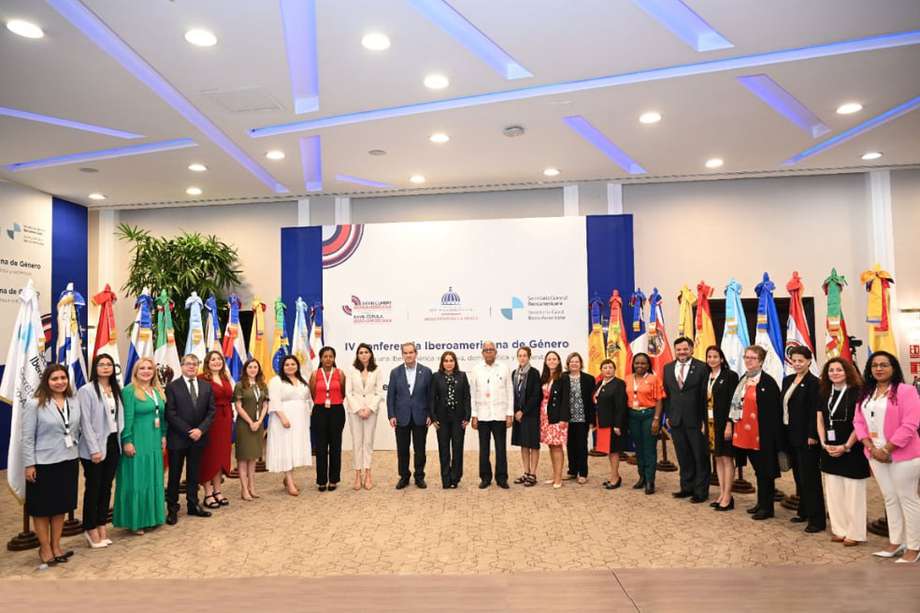 Los gobiernos participantes firmaron la Declaración de Santo Domingo para ratificar su compromiso con la igualdad de las mujeres en la región.