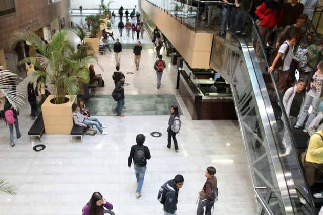 Estudiantes piden aclarar situación sobre presunto acoso sexual de docente de U. Andes